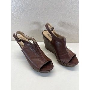 𝅺diba Wedge Heels Size 7.5 Brown Woodgrain look Studs